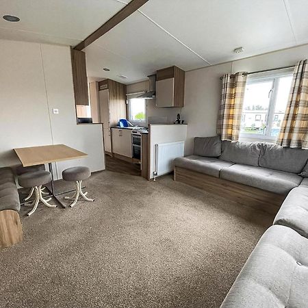 Superb 6 Berth Caravan At St Osyth Beach, Near Clacton-On-Sea Ref 28008Mc Zewnętrze zdjęcie