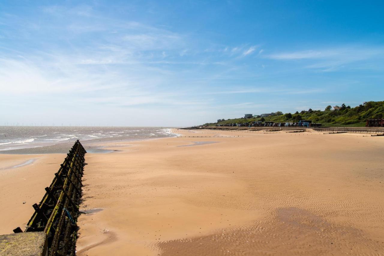 Superb 6 Berth Caravan At St Osyth Beach, Near Clacton-On-Sea Ref 28008Mc Zewnętrze zdjęcie