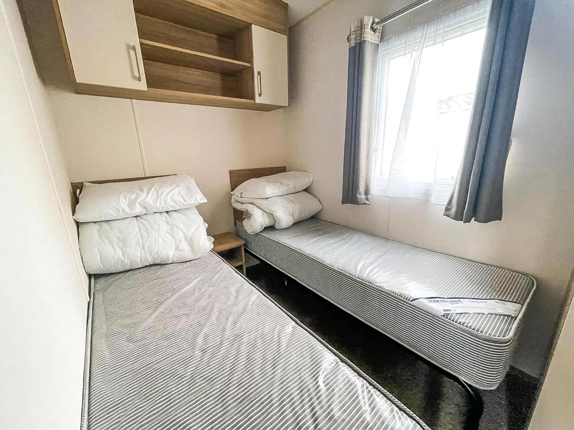 Superb 6 Berth Caravan At St Osyth Beach, Near Clacton-On-Sea Ref 28008Mc Zewnętrze zdjęcie